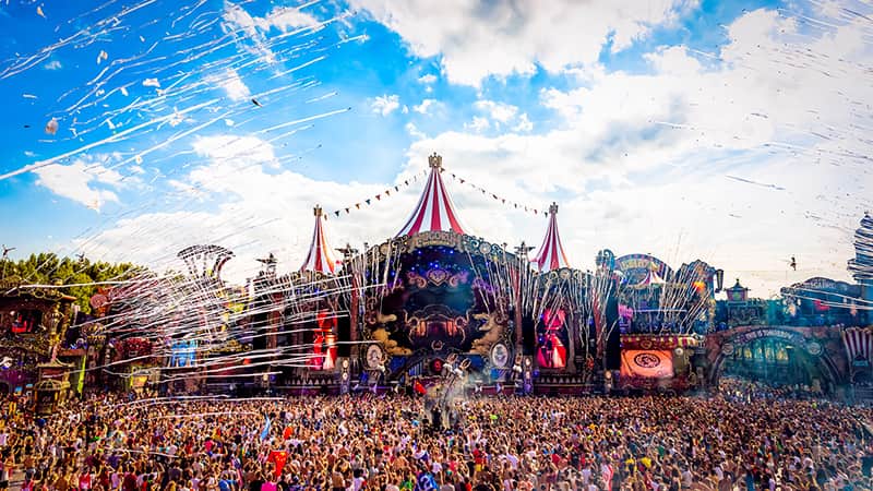 Escenario principal en el festival de música de tomorrowland