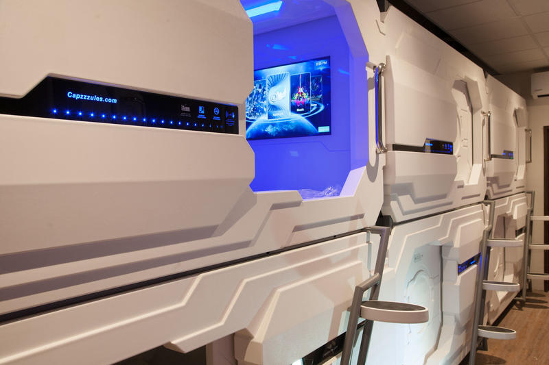 IZZZLEEP Aeropuerto Benito Juárez Ciudad de México Capsule Hostel.