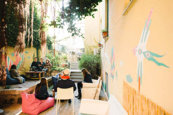 El albergue de la zona de reunión social de la colmena en Roma.