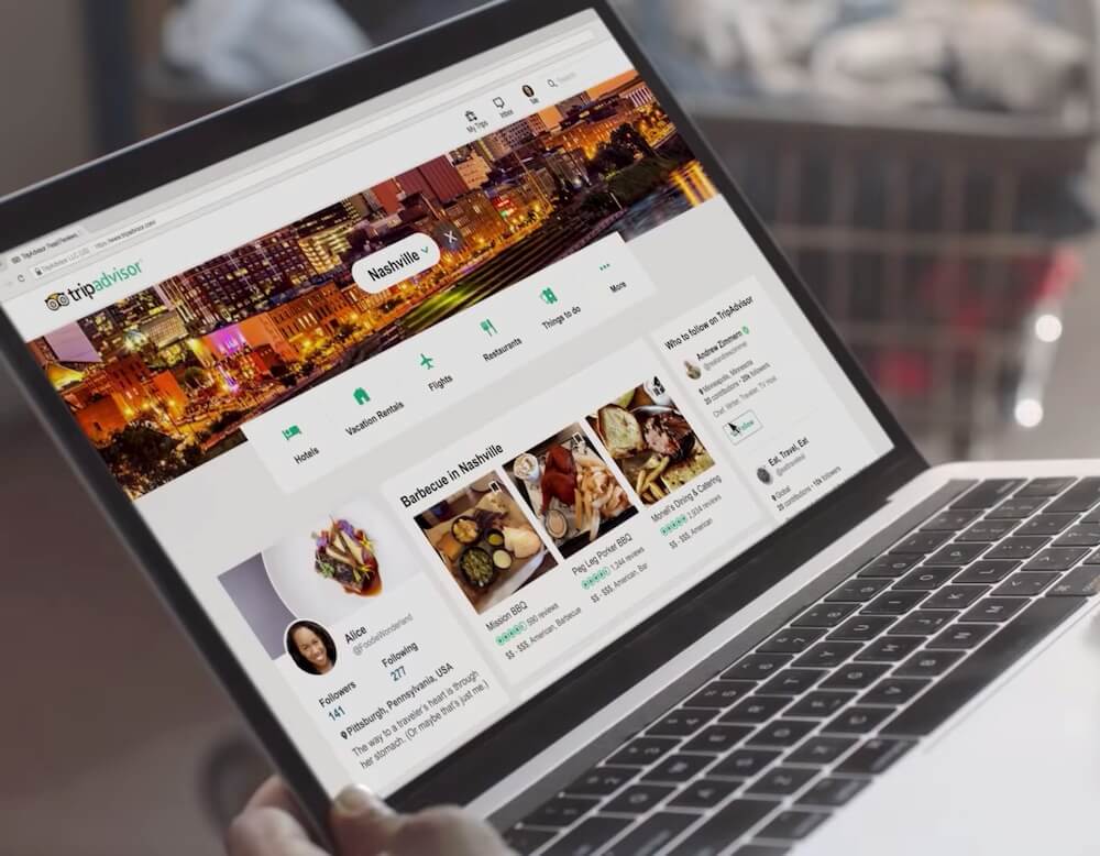 Sitio web de Tripadvisor en la pantalla de un portátil