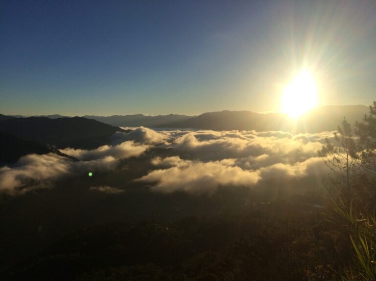 Amanecer y mar de nubes en Sagada