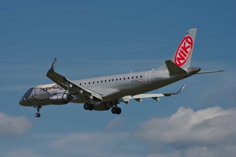 Niki se declara en quiebra: aviones en tierra y pasajeros abandonados
