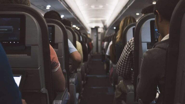 Ventajas y desventajas del overbooking en aviones