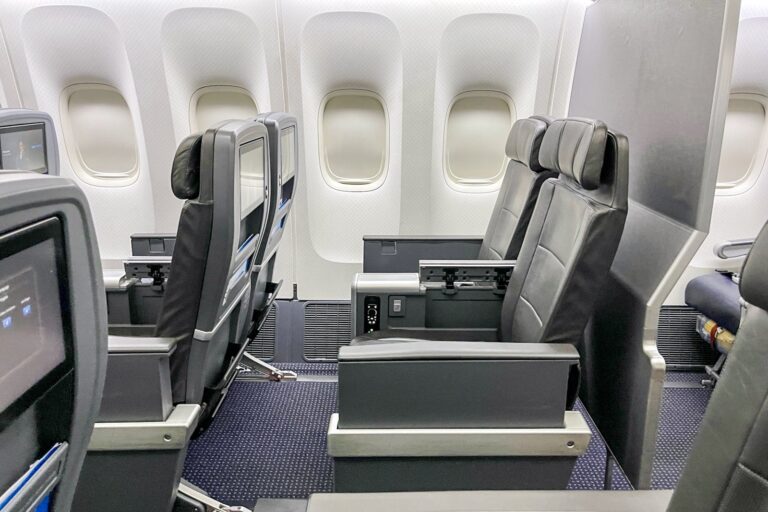 Reseña: clase económica premium de American Airlines en el Boeing 777-200