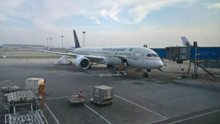 Saudia: revisión de vuelos Túnez → Medina → Jeddah → Kuala Lumpur
