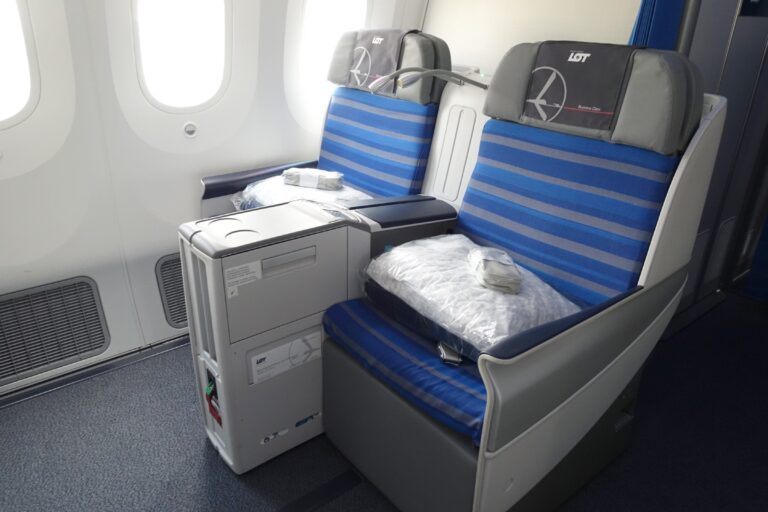 Volando un Dreamliner de un mes de antigüedad: revisión de la clase ejecutiva del LOT 787-9