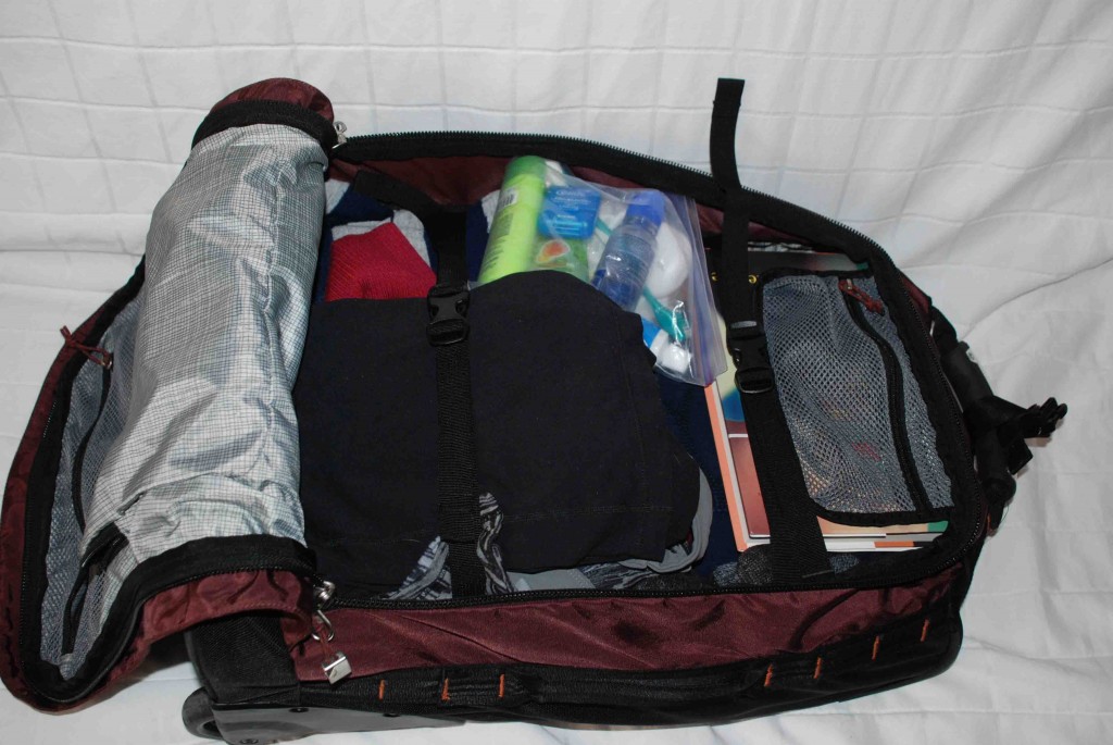 Revisión del equipaje de mano Rei Wheely Beast 22: este equipaje de mano contenía todo lo que había en nuestra prueba de mochila y la compresión...