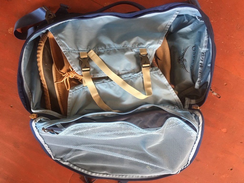 Revisión de la mochila de viaje Osprey Ozone Duplex 60 para mujer: ¡las solapas de compresión internas son como una chaqueta para tus chaquetas!...