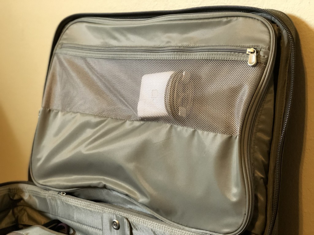 Revisión básica del equipaje de mano nacional de Briggs and Riley: aunque al principio puede parecer muy simple, este bolso tiene suficiente...