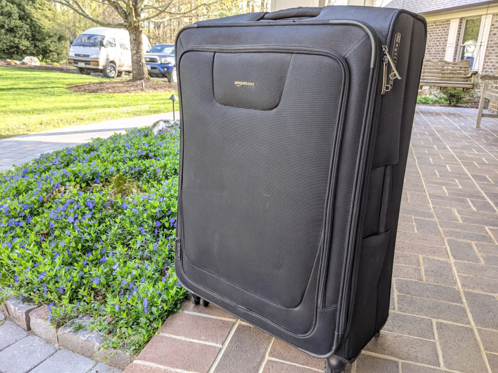 Revisión de la maleta 29 ampliable y blanda de Amazon Basics: esta maleta giratoria ofrece un rendimiento básico a un precio excelente.