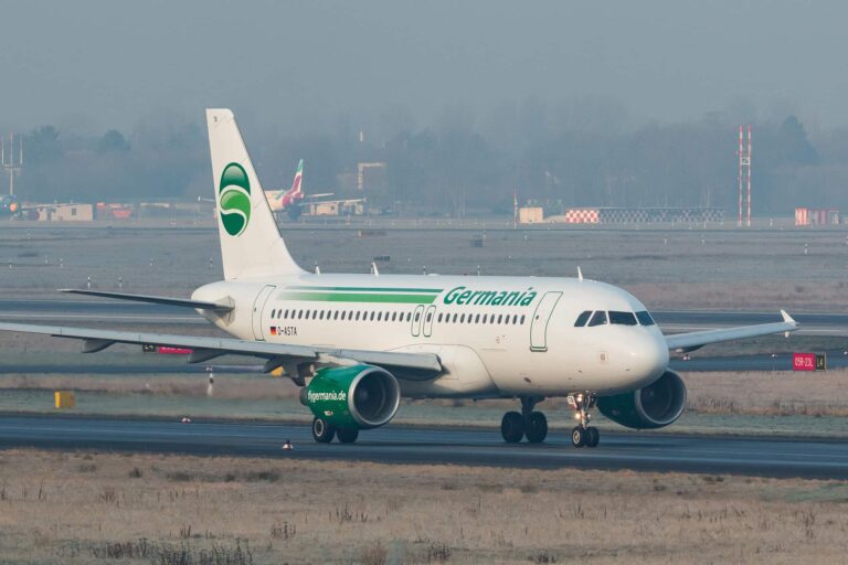 Germania quiebra, se cancelan vuelos y se mantienen otros