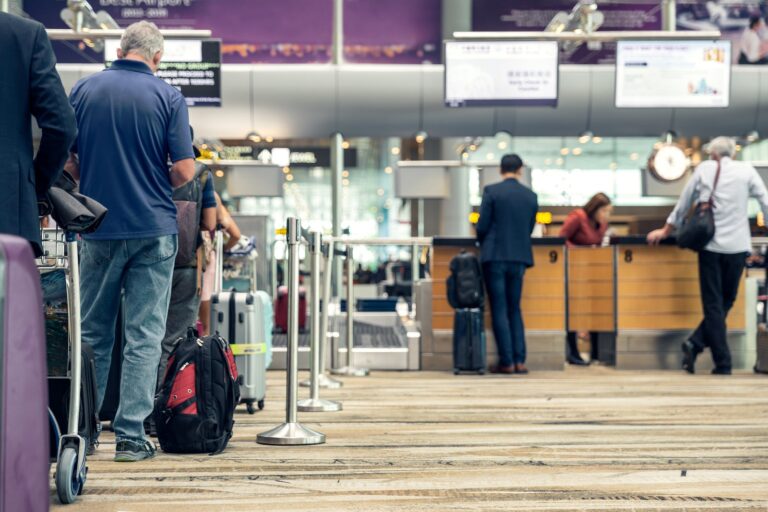 ¿Qué tan tarde puedo llegar a un aeropuerto y aun así embarcar?
