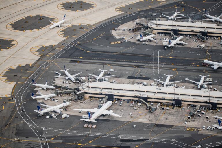 Cómo rastrear dónde está su avión antes de su vuelo