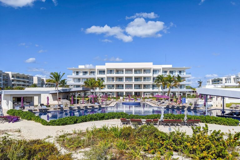 7 cosas que debes saber antes de reservar una estadía en Marriott’s Planet Hollywood Cancún