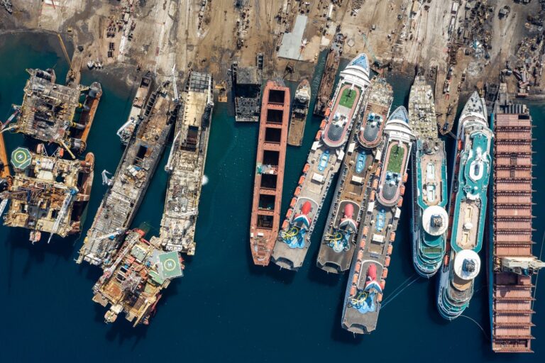 Cementerios de cruceros: ¿dónde van a morir los barcos abandonados?