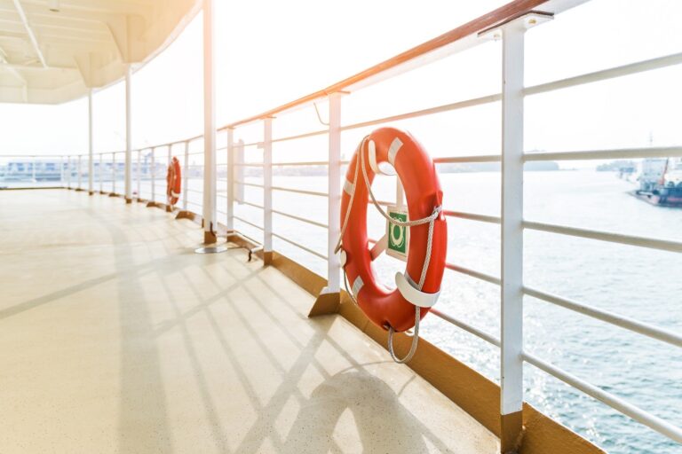 ¿Son seguros los cruceros?  Lo que necesitas saber sobre la seguridad en los cruceros