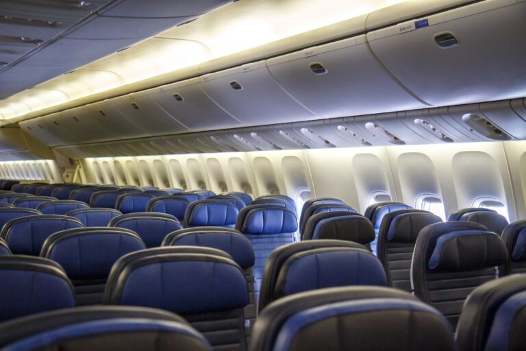 Cómo sobrevivir a la economía básica en United Airlines