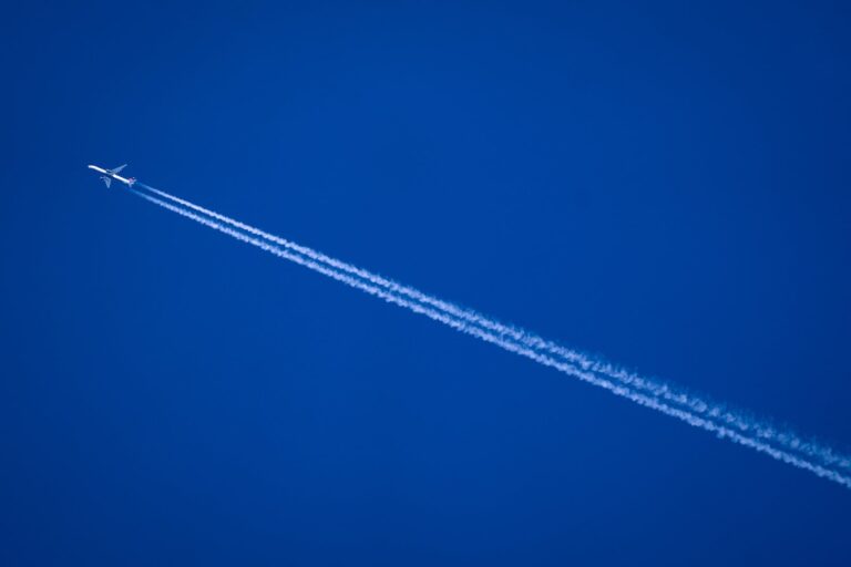 ¿A qué velocidad va realmente un avión?