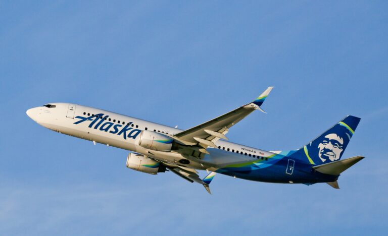 Delicioso pero anticuado: cómo es volar con Alaska Airlines de Seattle a Hawái en primera clase