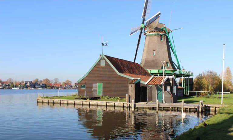 Descubre los molinos de viento de Zaanse Schans cerca de Ámsterdam
