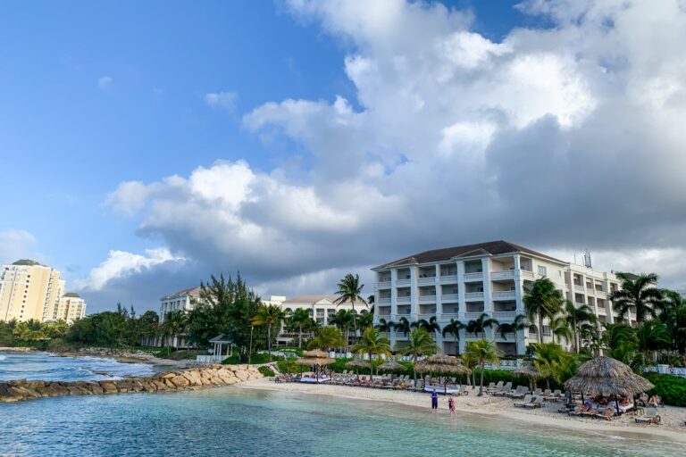 Lo que debe saber antes de reservar una estadía en el Hyatt Zilara Rose Hall o el Hyatt Ziva Rose Hall en Jamaica