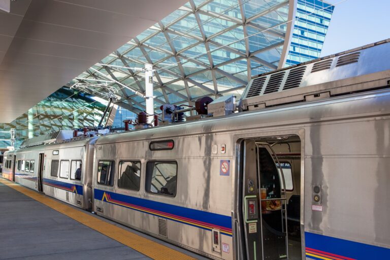 Cómo utilizar el tren del aeropuerto de Denver: del aeropuerto al centro en 37 minutos por sólo $10,50