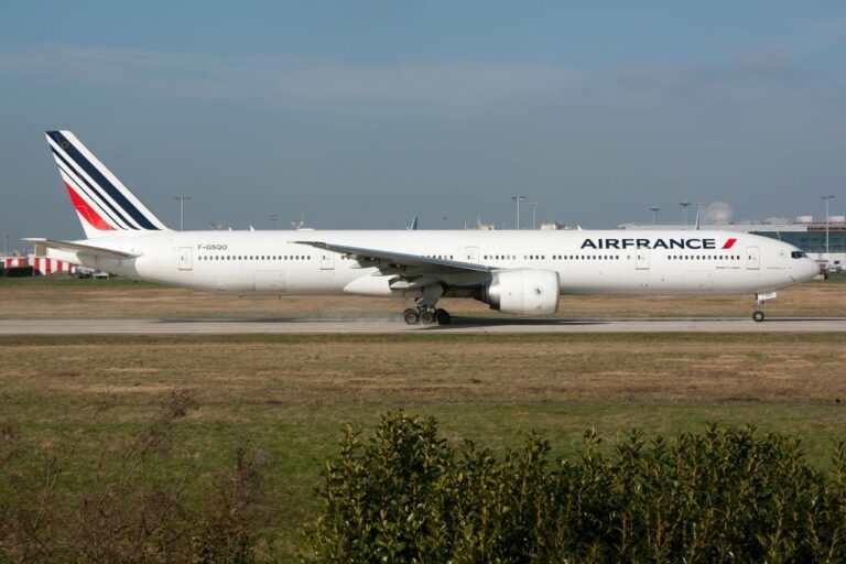 Dirty Bird: Air France (777) en clase económica en asiento dúo de Boston a París