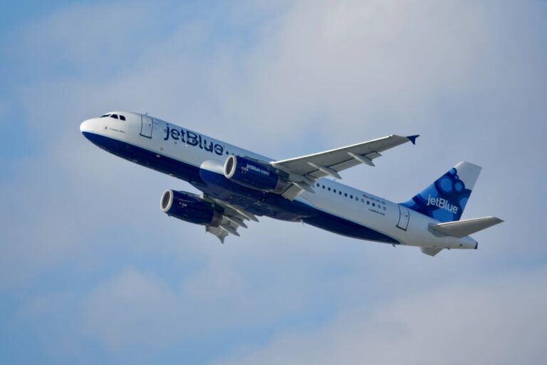 Cómo cambiar o cancelar un vuelo de JetBlue