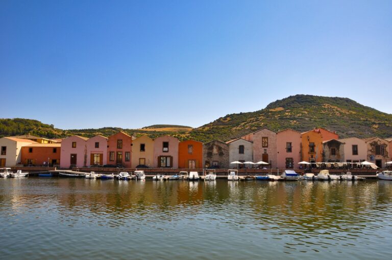 12 de las ciudades y pueblos más bellos de Cerdeña