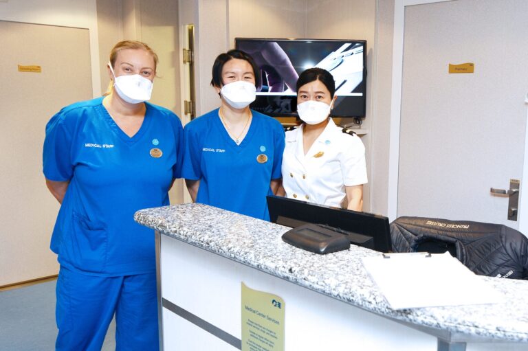 ¿Los cruceros cuentan con médicos, enfermeras, centros médicos u hospitales?