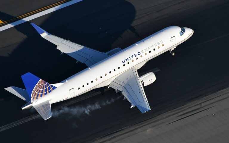 Cómo obtener mejoras de United Airlines usando millas