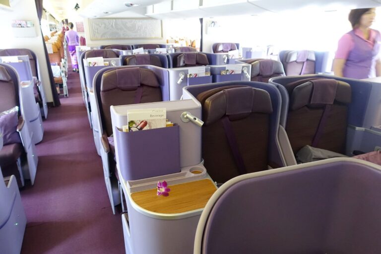 Cómo es volar en clase Business en el 777-300ER de Thai