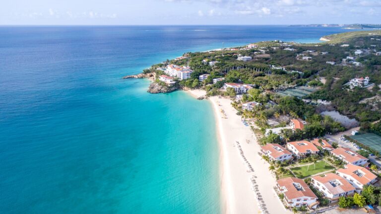 Volar o navegar: su guía para viajar entre el aeropuerto de St. Maarten y Anguila