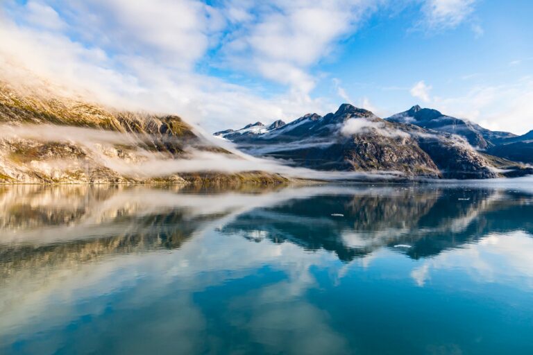 Glaciar Hubbard vs Glacier Bay: ¿Cuál es el mejor lugar para realizar un crucero panorámico en Alaska?