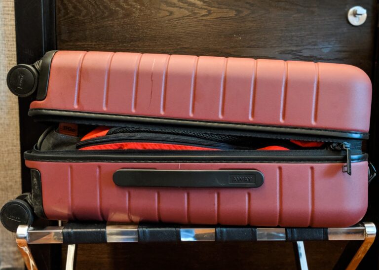 Batalla de bolsos de mano: Away vs. Rimowa