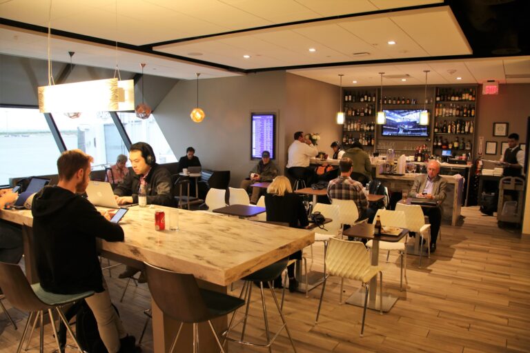 Un oasis inesperado: el Escape Lounge en el Aeropuerto Internacional de Oakland