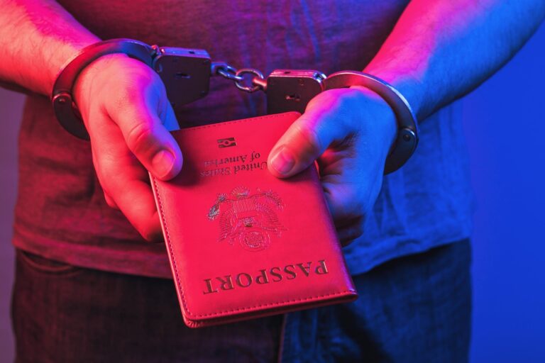 ¿Puedo hacer un crucero con antecedentes penales?  Estos países dicen que no.