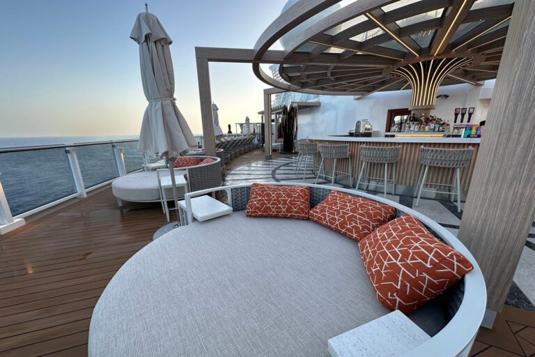 NCL Vibe Beach Club: una guía para este exclusivo solárium de crucero