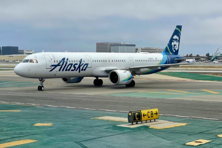 Cómo canjear millas con el Mileage Plan de Alaska Airlines
