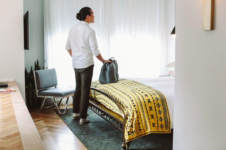 Habitaciones extravagantes y un bar de moda – The Line DC hotel