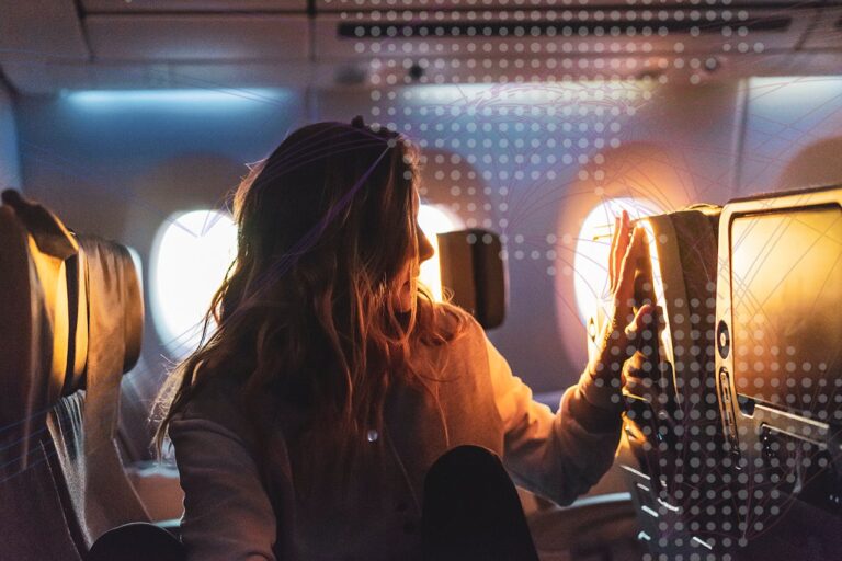 No eres solo tú: por qué todo el mundo tiene gases y se hincha en los aviones