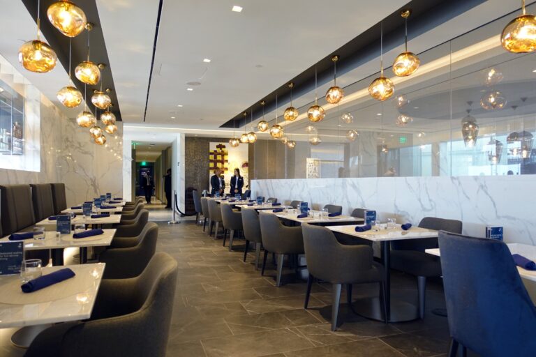Primer vistazo al salón Polaris de United en Houston (IAH)