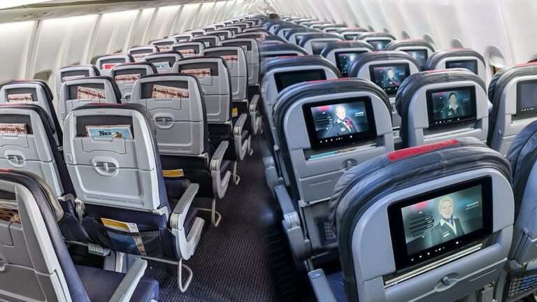 La historia de dos Boeing 737 de American Airlines muy diferentes
