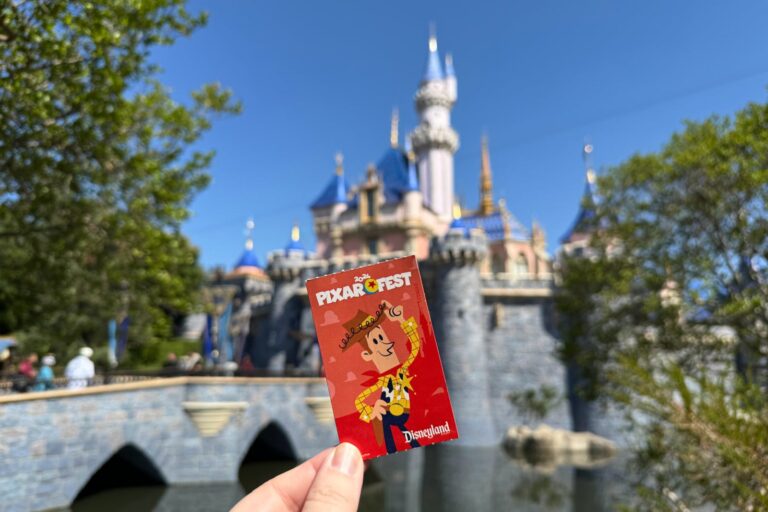 La guía esencial sobre precios de entradas y complementos de Disneyland