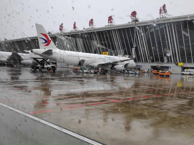 China Oriental: reseñas de vuelos Hong Kong ↔ Shanghai ↔ Seúl