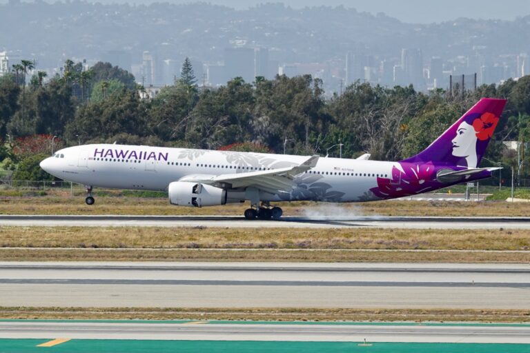 Cómo cambiar o cancelar un vuelo de Hawaiian Airlines