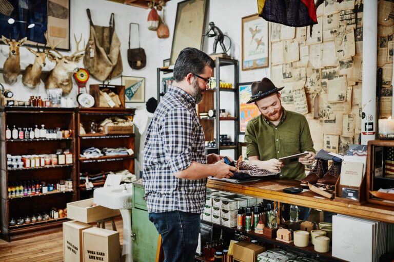 Entender las tarifas adicionales que cobran los comerciantes cuando pagas con tarjeta de crédito