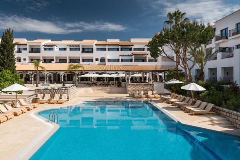 8 cosas que debes saber sobre el resort Pine Cliffs en el Algarve, Portugal