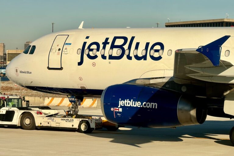 Vuelva a reservar un vuelo de JetBlue cuando la tarifa baje