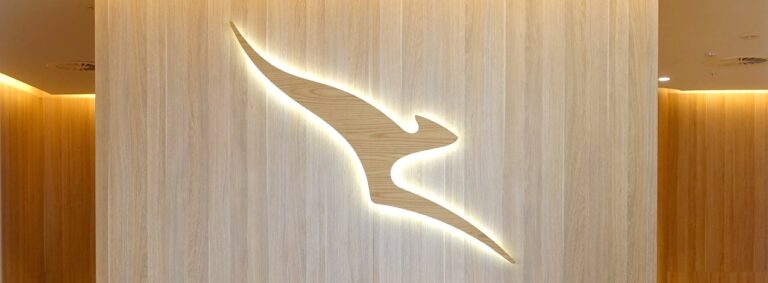 Dentro del salón de tránsito internacional de Qantas en Perth